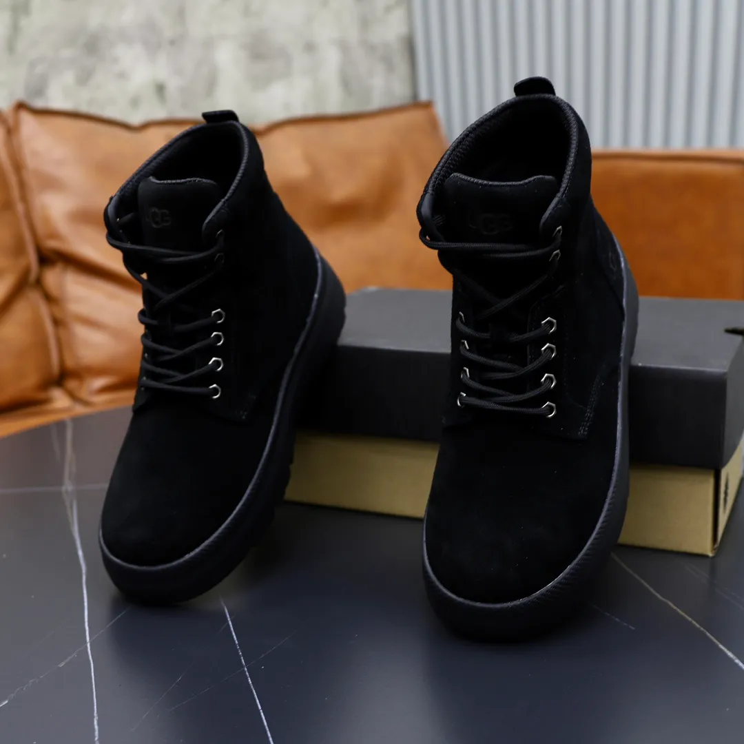 Ex-factory price: 580💰Thick wool imported from Australia Brand: UGG genuine purchase Size: 39-44 (45 customized) Grade: Official website 1:1 Material: First layer of genuine leather waterproof and antifreeze upper Real wool lining Original non-slip and wear-resistant outsole Style category: Men's casual shoes Trendy style Comfortable on the feet Color: Official website color synchronization